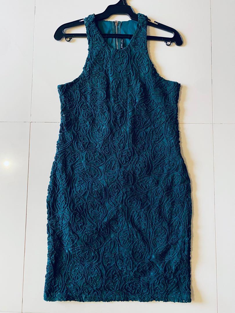FORME HALTER EMERALD GREEN DRESS NEW WIT TAGS LARGE (Category: Dresses) located in Quezon City. Submitted by flianca (Listing ID 1189752128, Image 1). Description: New.