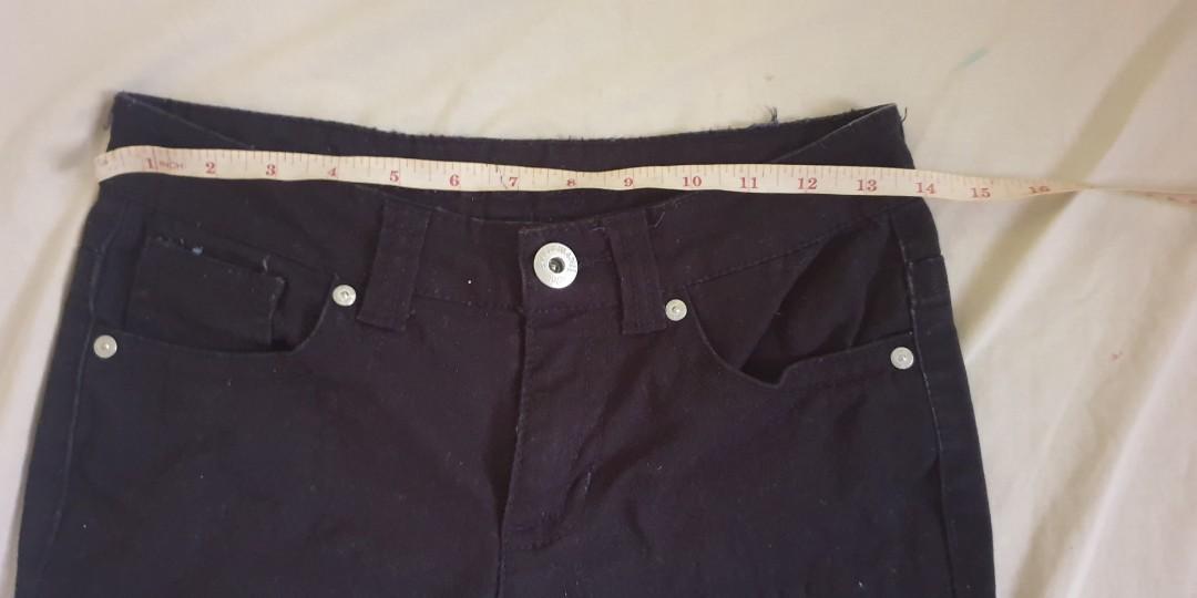Guess Skinny Jeans (Category: Jeans) located in Valenzuela. Submitted by van1129 (Listing ID 1189805435, Image 3). Description: Preloved pls check pics for details.