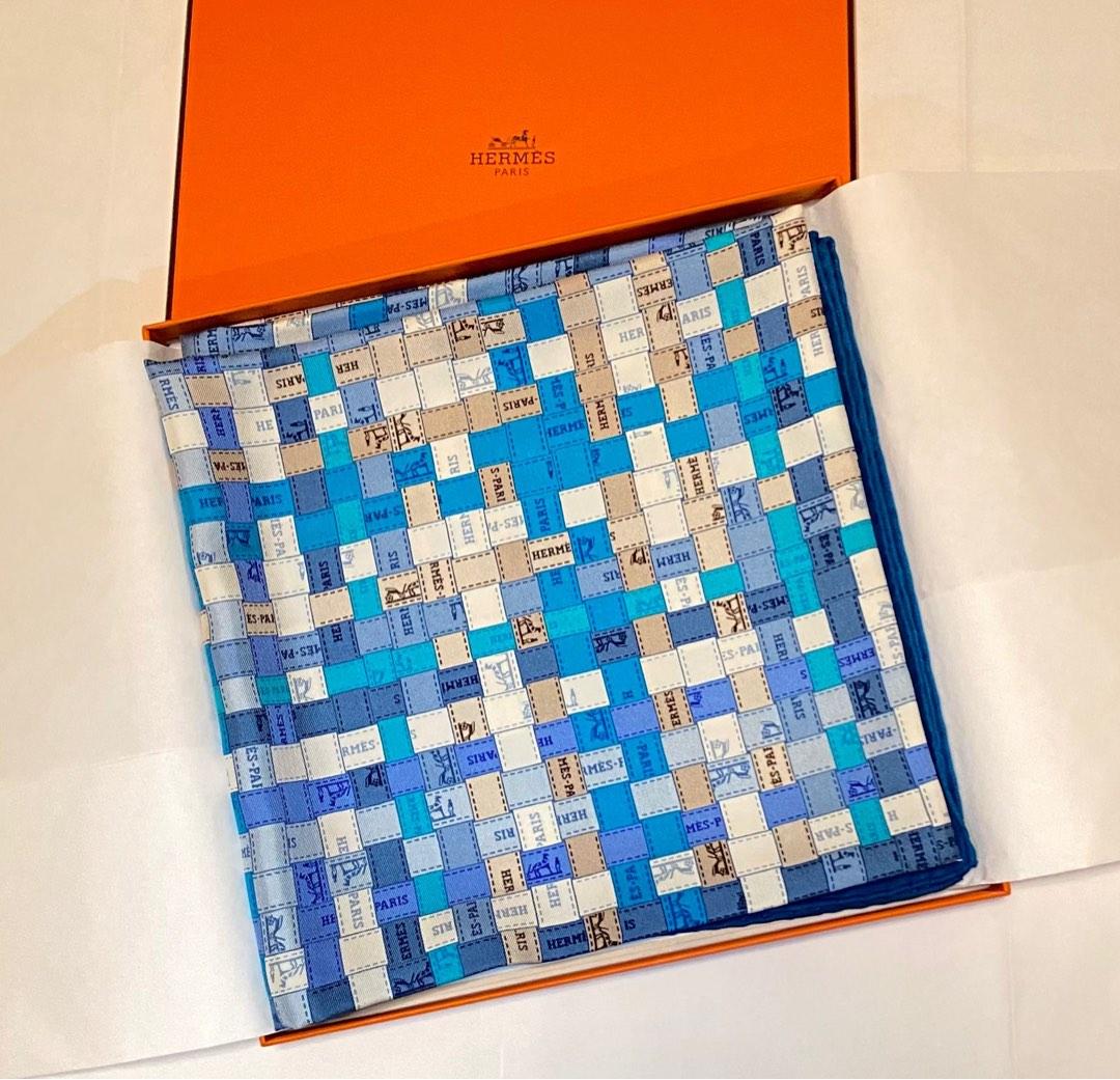 Hermes bolduc au 90x90 silk scarf （分類：絲巾）位於 Hong Kong。 由 anshi713 提交（商品編號 1189767395，圖片 2）。簡介： Hermes bolduc au 90x90 silk scarf 只係Dry clean 過後入回原裝盒 。