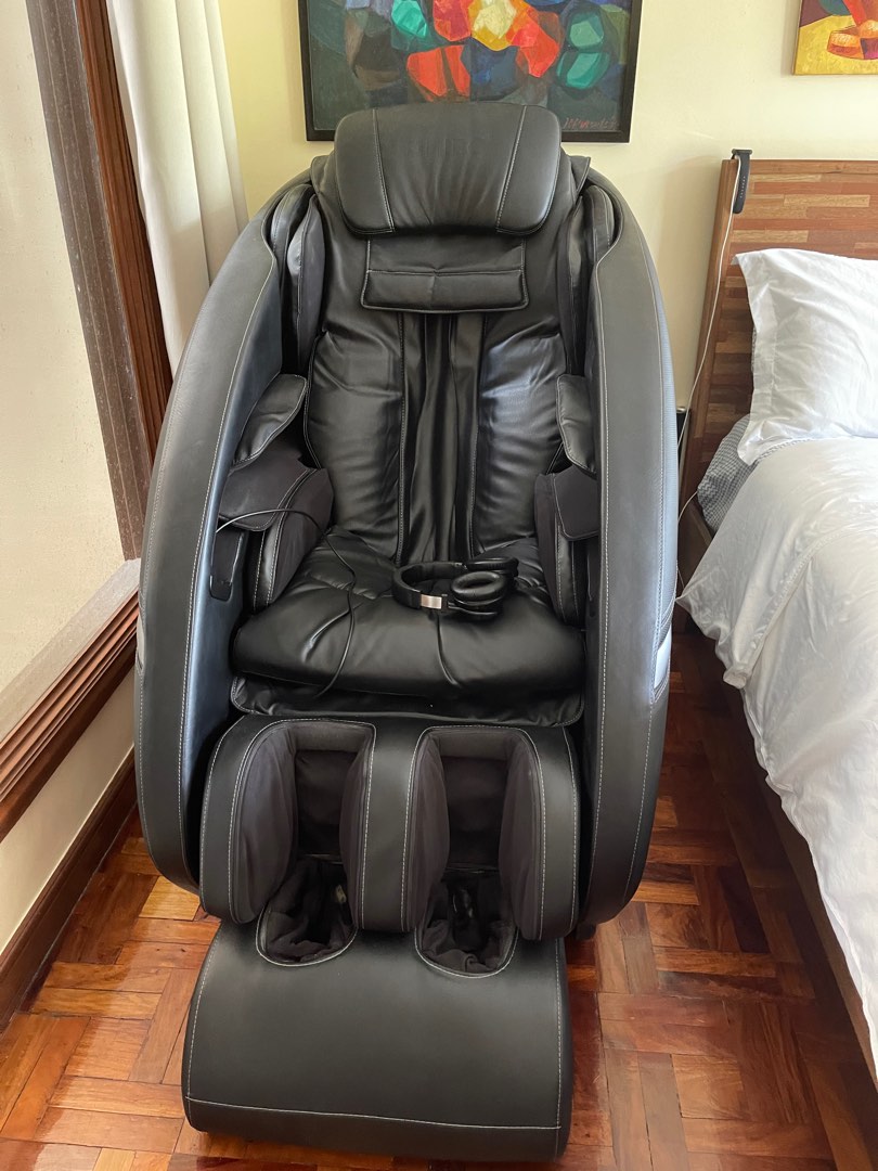 Hiro Hi Space Zero Gravity Massage Chair Like New, Furniture & Home