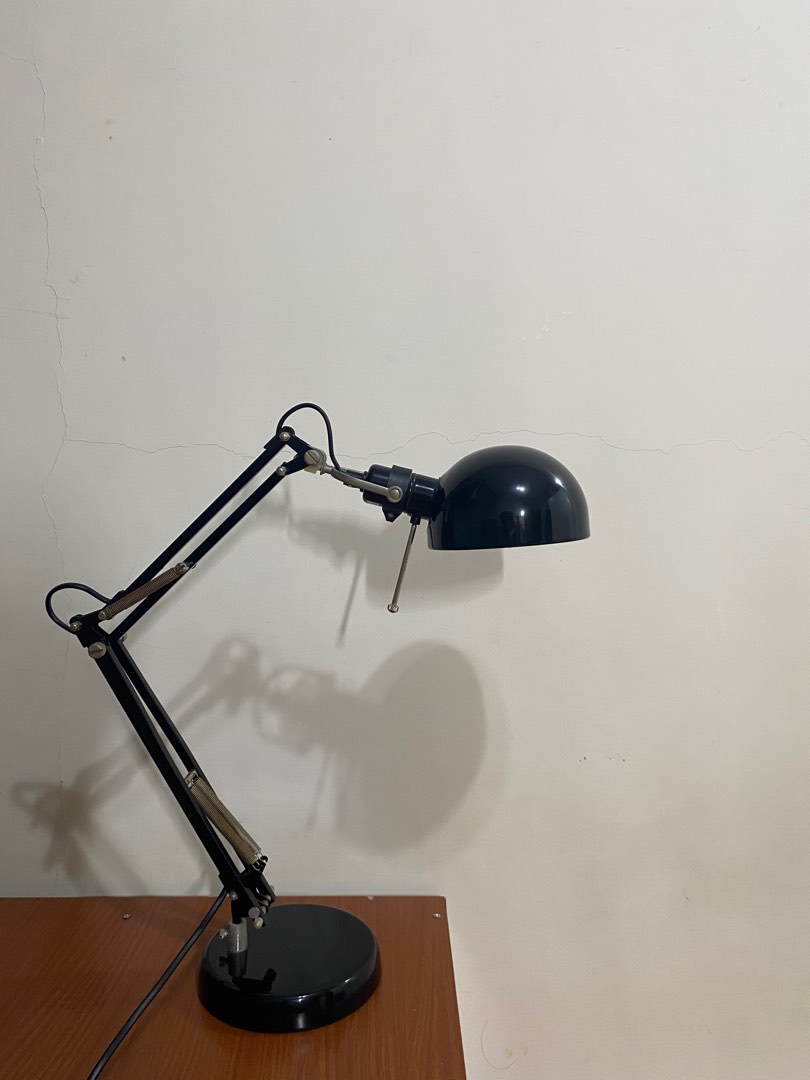 Ikea desk lamp, 電視及其他電器 , 轉換器及插頭在旋轉拍賣