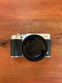 Kamera Mirrorless Fujifilm XA3 Lensa Fujinon XF 35mm F2
