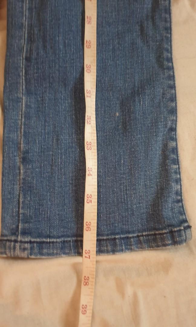 Lee flare jeans (Category: Jeans) located in Valenzuela. Submitted by van1129 (Listing ID 1189783020, Image 2). Description: Preloved pls check pics for details.
