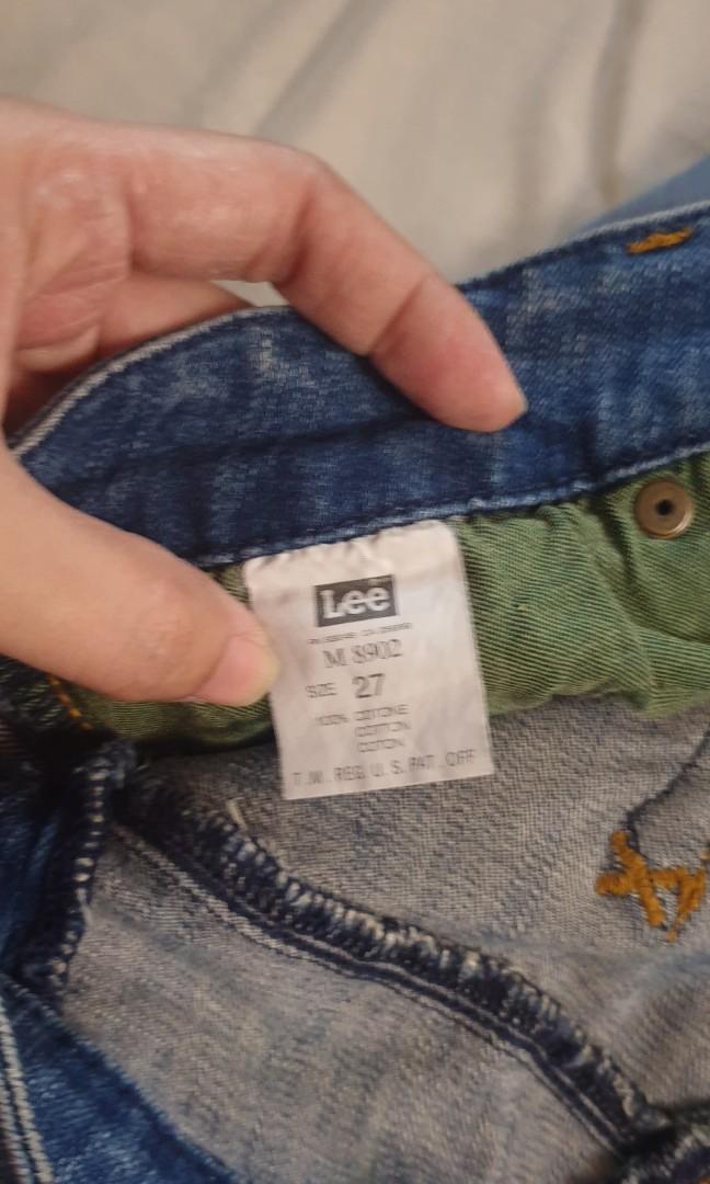 Lee flare jeans (Category: Jeans) located in Valenzuela. Submitted by van1129 (Listing ID 1189783020, Image 3). Description: Preloved pls check pics for details.