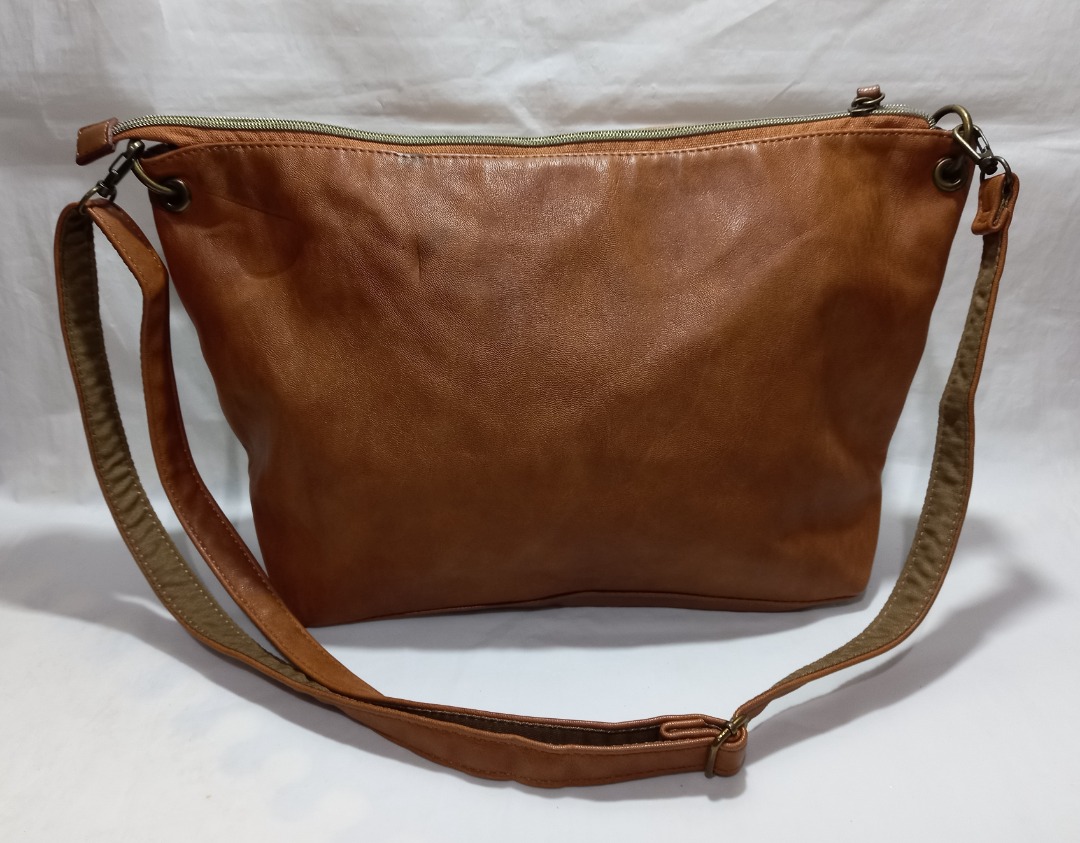 legato largo sling bag
