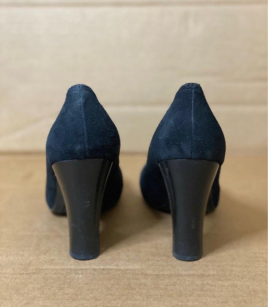 Michael Kors vintage black suede pumps (Category: Sneakers & Footwear) located in Pasig City. Submitted by riusables (Listing ID 1189769352, Image 2). Description: Authentic US Bought MK Condition: 8/10 issue: need sole replacement Material: suede and leather .