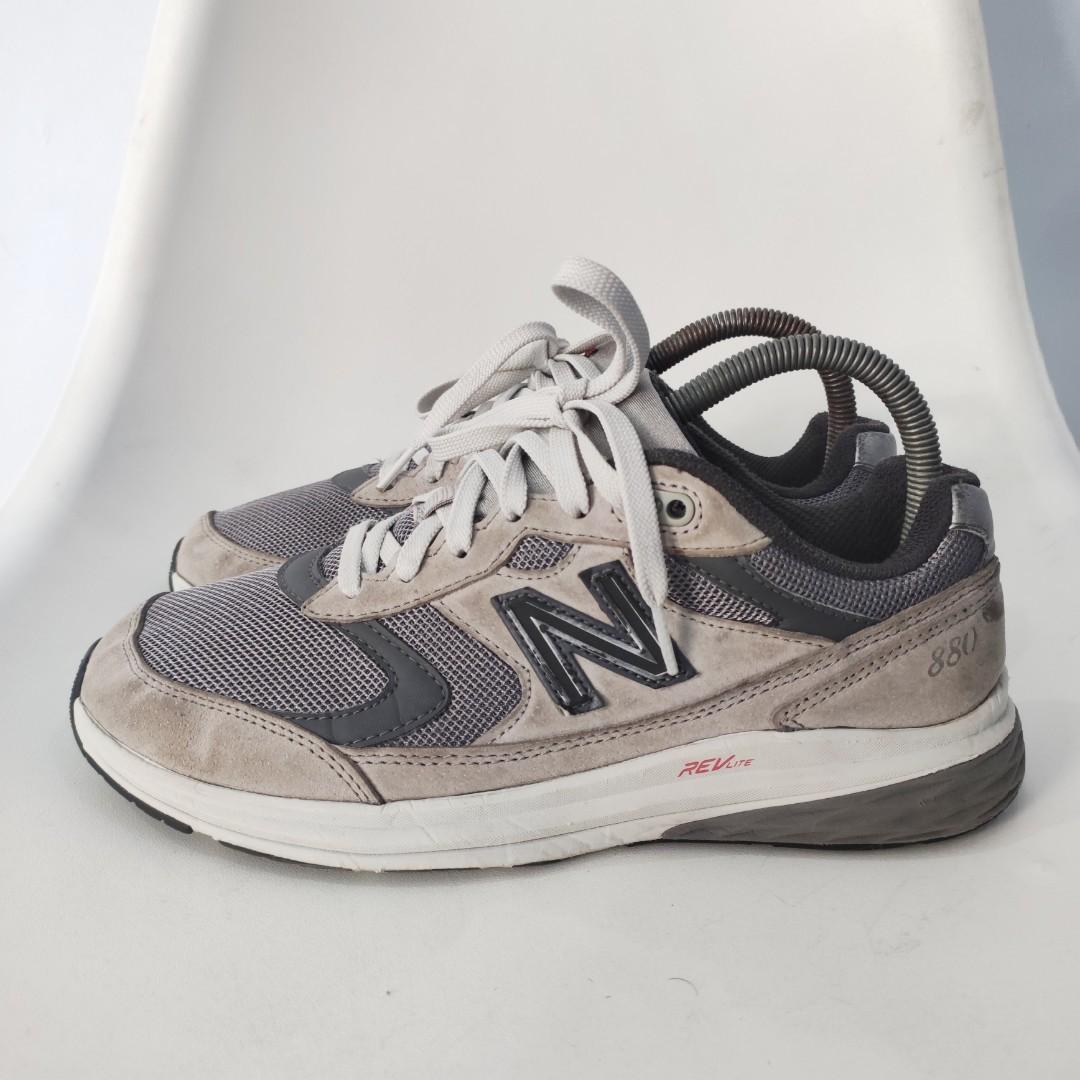 New balance 880 grey Fesyen Pria Sepatu Sneakers di Carousell
