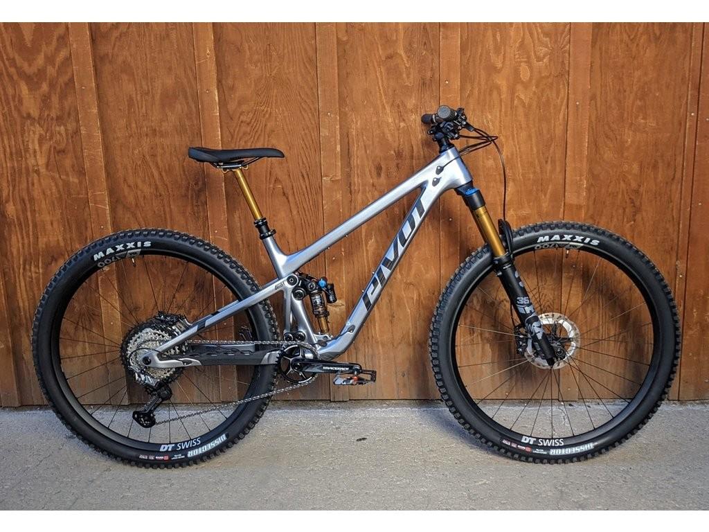 Pivot Trail 429 silver frame 2022