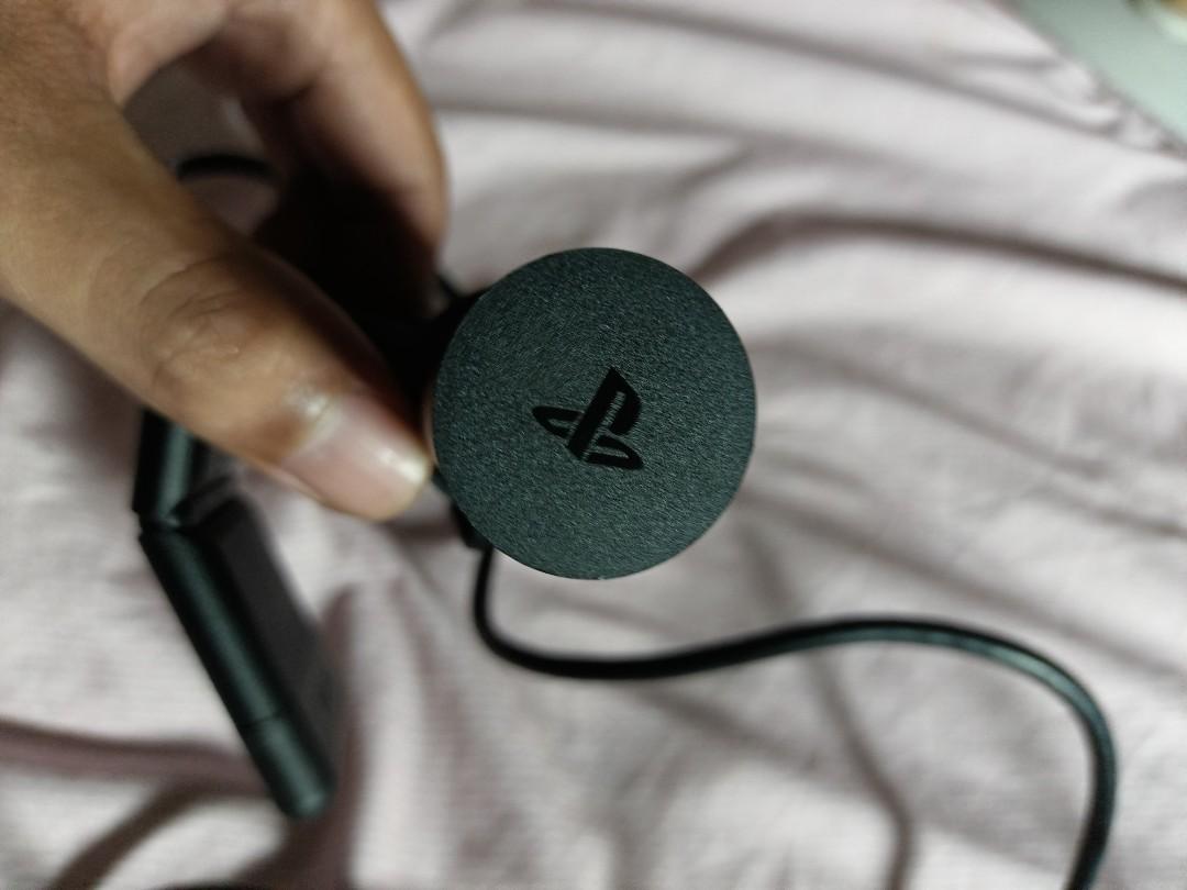 PS4 V2 camera (Category: Virtual Reality) located in Pasig City. Submitted by Mpatron (Listing ID 1189773489, Image 2). Description: not using anymore. declutter.