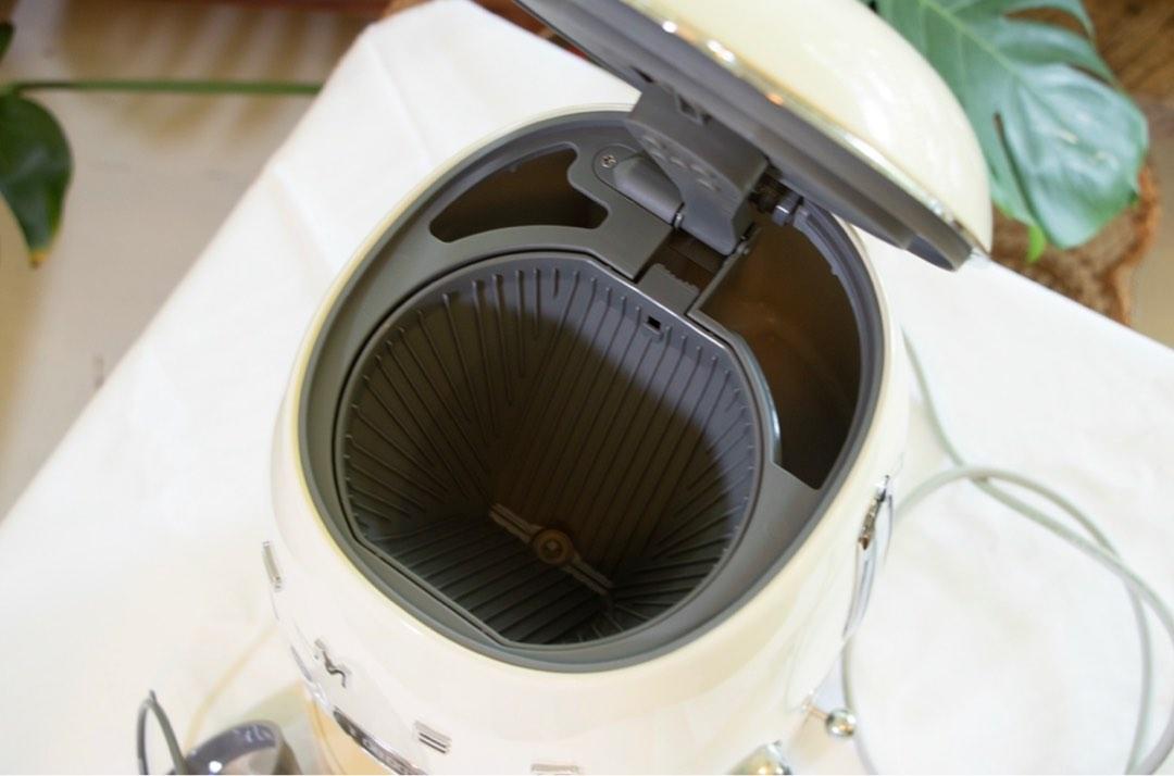 Smeg Coffee Machine ( Cream ), TV & Home Appliances, Kitchen Appliances