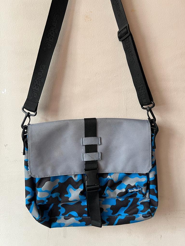 Smiggle army bag online