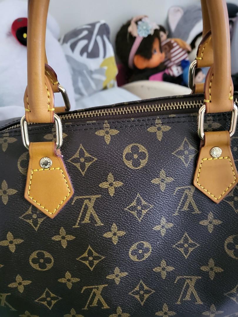 SPEEDY 35 (Category: Luxury Bags & Wallets) located in Mandaluyong City. Submitted by hotlistingsmnl (Listing ID 1189751050, Image 3). Description: Speedy 35 well kept no flaws, no bakbak, seldom use all pics posted.. real soft leather japan source inclusion: dust bag only rfs: de cluttering.. clean inside out loc. pasig no shoppee checkout sf will be shouldered by buyer lalamove, grab or JNT is okay please don't make offer if not sure buyer.