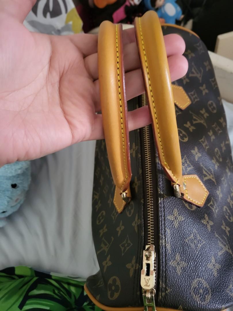SPEEDY 35 (Category: Luxury Bags & Wallets) located in Mandaluyong City. Submitted by hotlistingsmnl (Listing ID 1189751050, Image 2). Description: Speedy 35 well kept no flaws, no bakbak, seldom use all pics posted.. real soft leather japan source inclusion: dust bag only rfs: de cluttering.. clean inside out loc. pasig no shoppee checkout sf will be shouldered by buyer lalamove, grab or JNT is okay please don't make offer if not sure buyer.