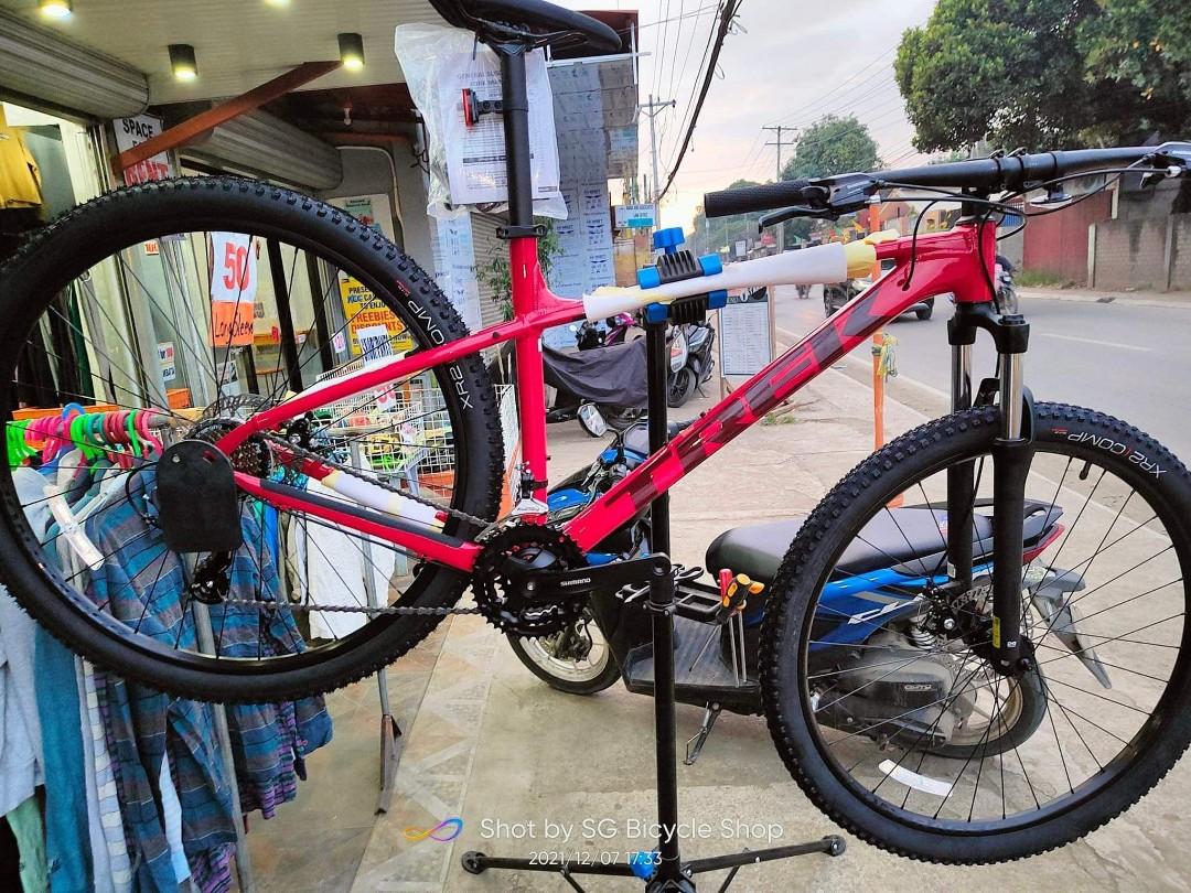 TREK MARLIN 4 2022 (Category: Bicycles) located in Quezon City. Submitted by wcfonlinestore (Listing ID 1189782105, Image 2). Description: SALE SALE SALE TREK MARLIN 4 2022 23,000 FREE ASSEMBLE -Size:Medium/Large 29er -Color: MATTE ANTHRACITE - FRAME: Alpha Silver Aluminum,Internal routing,chainstay disk brake mount rack and kikstand mount,135x5mm QR -FORK:Sr Suntour XCE 28,coil spring preload 100mm QR,100mm travel -HANDLE BAR: Bontrager 31.8mm -