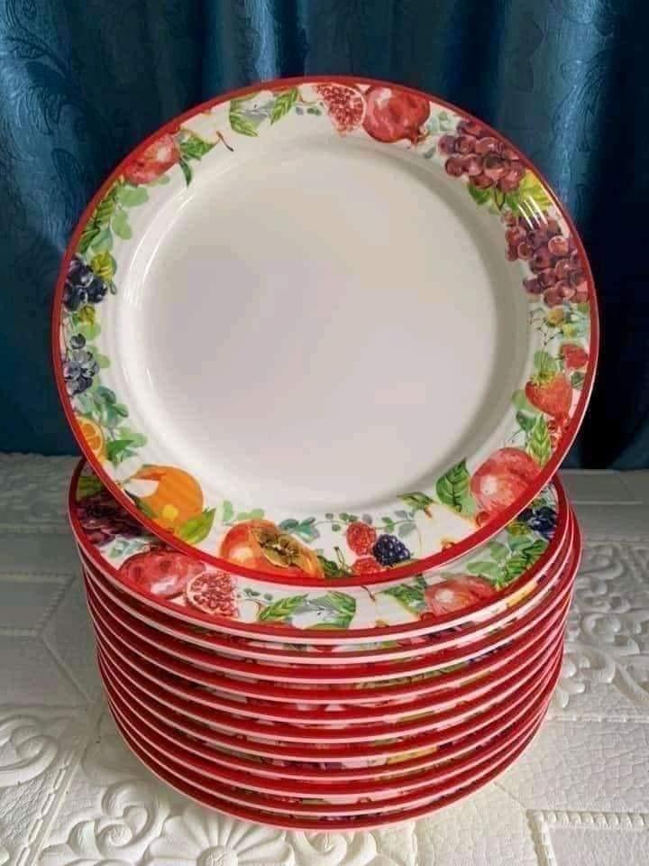 Tupperware Dinner Plates 1 dozen, Furniture & Home Living, Kitchenware