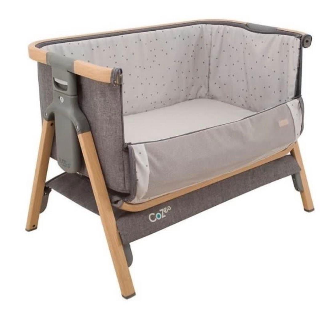 TUTTI BAMBINI COZEE BEDSIDE CRIB WITH FREE WHEELS & WATERPROOF COT SHEETS, Babies & Kids, Baby