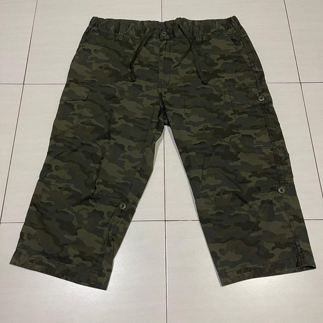 UNIQLO 3q cargo pants camo, Men's Fashion, Bottoms, Shorts on Carousell