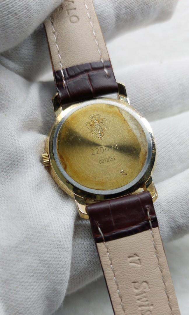 Gucci 2200 hotsell