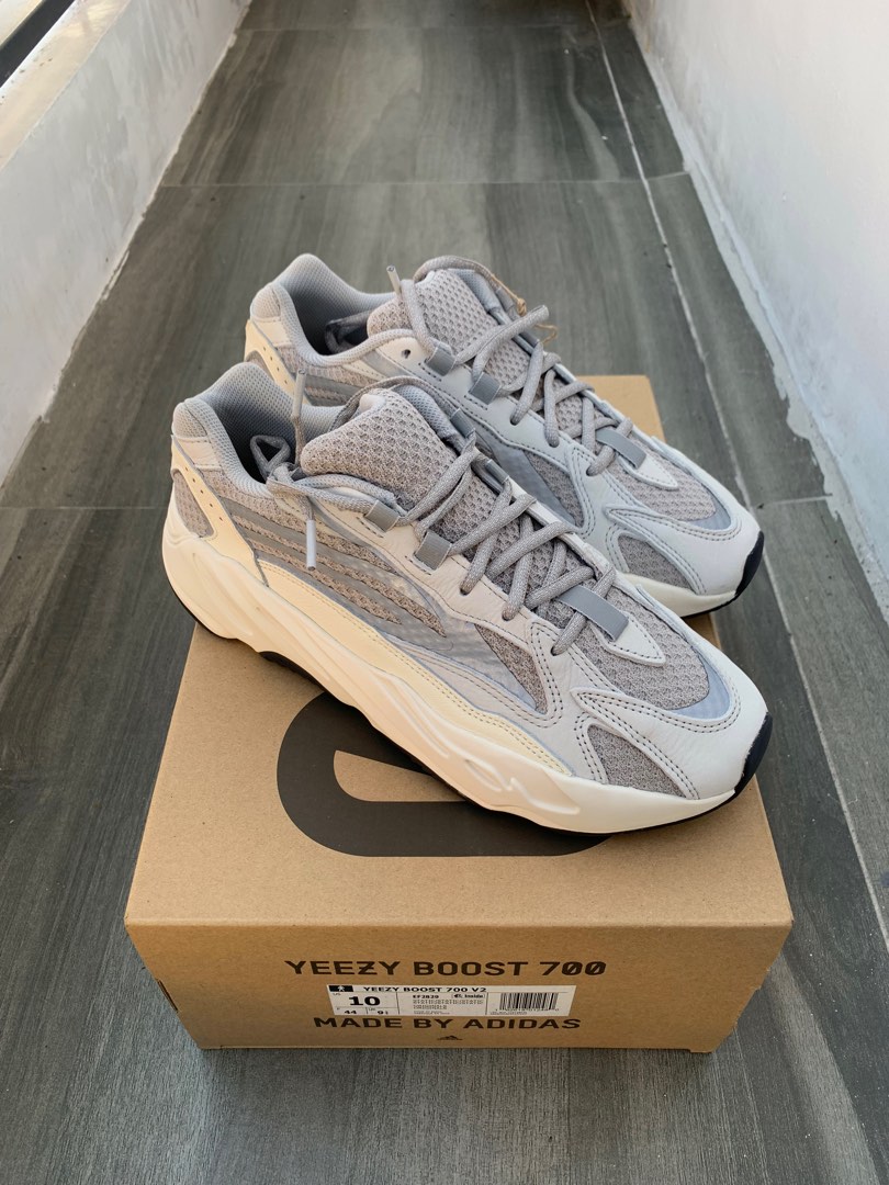 yeezy 700 static black