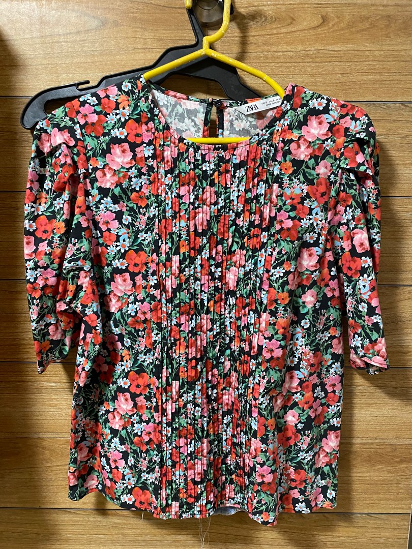 Zara Floral Puffed Sleeve, Women's Fashion, Tops, Blouses on Carousell