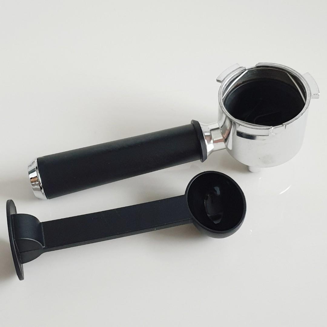 De'Longhi Dedica Style Pump Espresso Coffee Maker Machine EC685.W