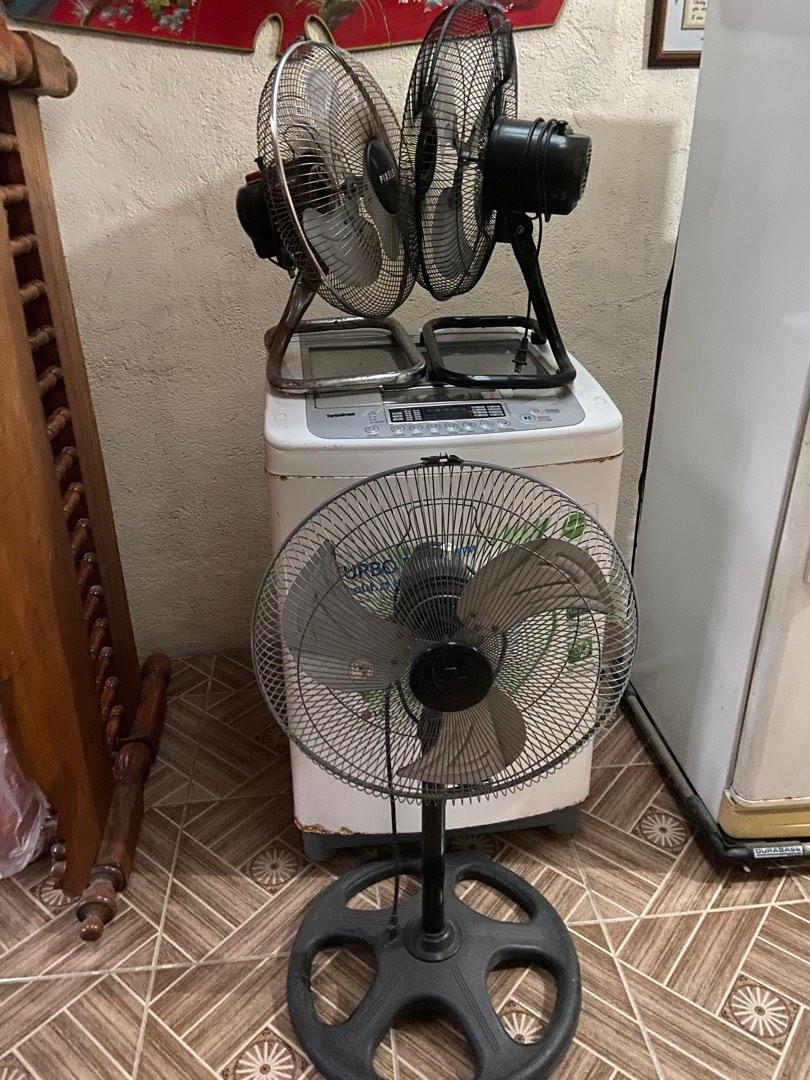 3 Electric Fans different Brand (Category: Fans) located in Muntinlupa City. Submitted by AsiuL75 (Listing ID 1190119930, Image 2). Description: 3 electric fans for P1400.