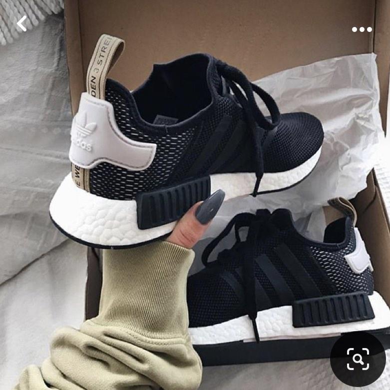ADIDAS NMD R1 BA7751 23.5