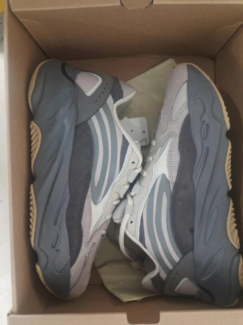 Adidas originals yeezy 2025 boost 700 women