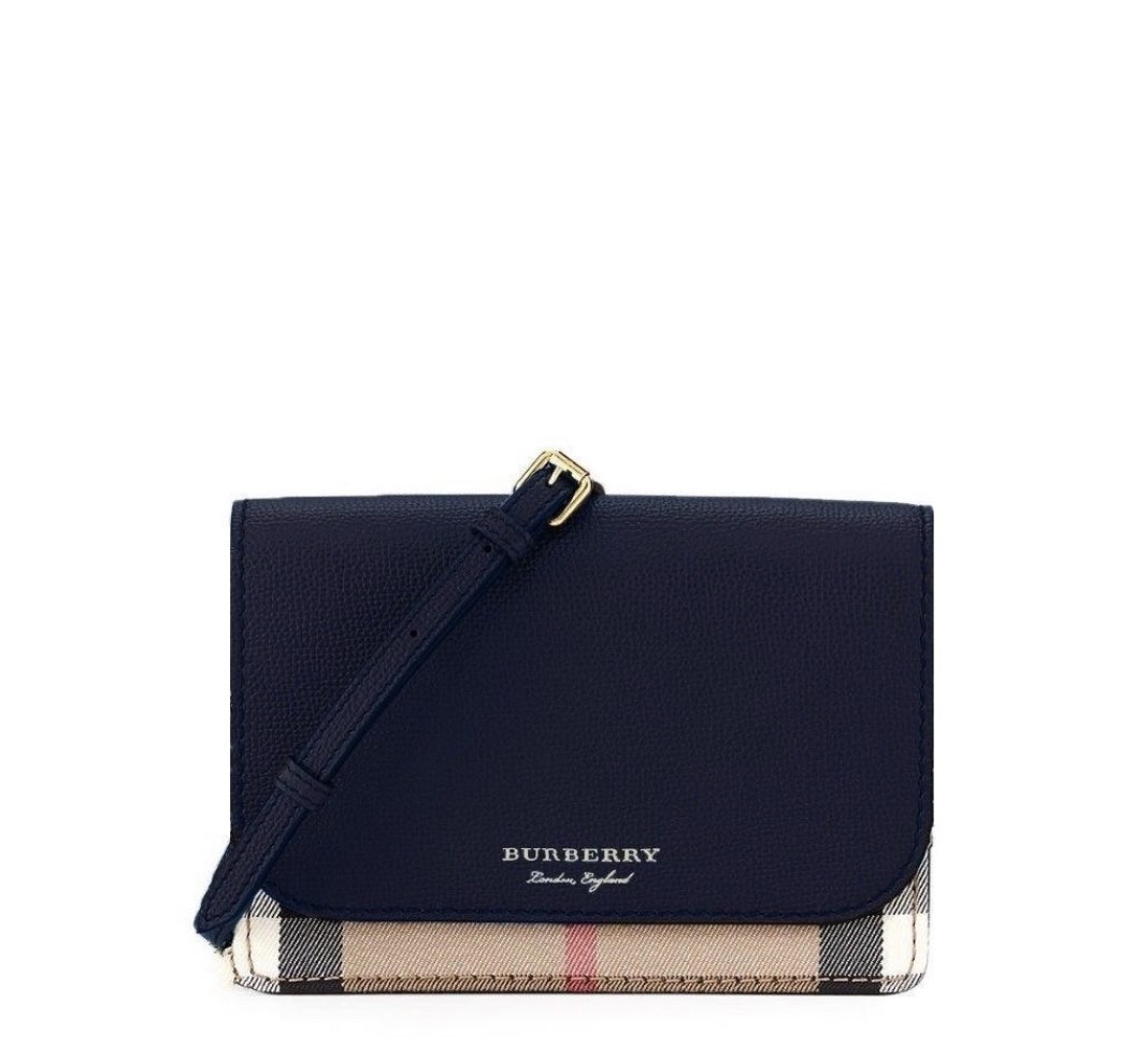 Burberry Hampshire Crossbody Bag, Luxury, Bags & Wallets on Carousell