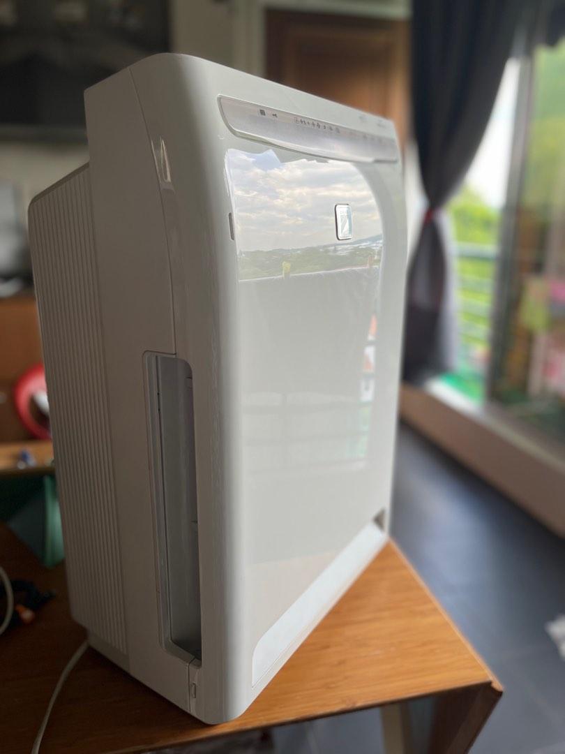 Daikin Photocatalytic Air Purifier with 2 spare air filter, TV & Home