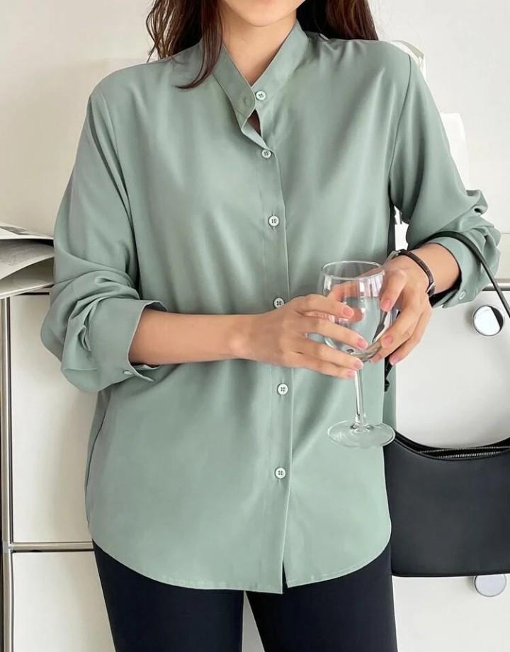 DAZY Solid Button Front Blouse (Shein) (Category: Blouses) located in Singapore. Submitted by Redvodka88 (Listing ID 1190051081, Image 2). Description: Shoulder : 43cm Length: 66.5cm Sleeve: 60cm Bust : 108cm Cuff: 24.4cm Bicep length : 38.4cm Fit : Regular Stretch : None **Brand New.