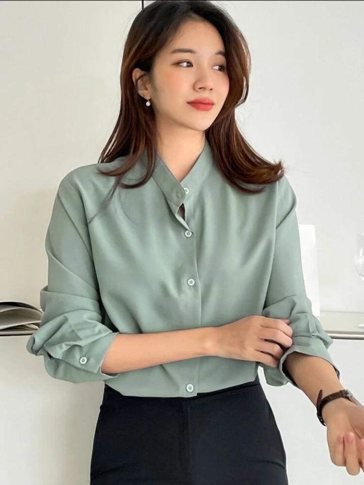 DAZY Solid Button Front Blouse (Shein) (Category: Blouses) located in Singapore. Submitted by Redvodka88 (Listing ID 1190051081, Image 1). Description: Shoulder : 43cm Length: 66.5cm Sleeve: 60cm Bust : 108cm Cuff: 24.4cm Bicep length : 38.4cm Fit : Regular Stretch : None **Brand New.