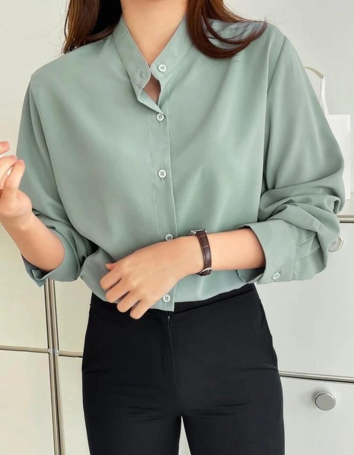 DAZY Solid Button Front Blouse (Shein) (Category: Blouses) located in Singapore. Submitted by Redvodka88 (Listing ID 1190051081, Image 5). Description: Shoulder : 43cm Length: 66.5cm Sleeve: 60cm Bust : 108cm Cuff: 24.4cm Bicep length : 38.4cm Fit : Regular Stretch : None **Brand New.