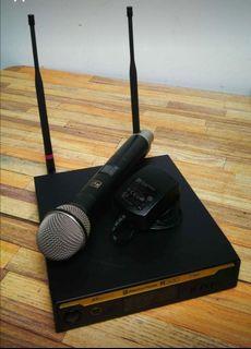 FOR SALE 1 SET OF GENUINE ELECTRO-VOICE R300 WIRELESS MICROPHONE COMPLETE SET