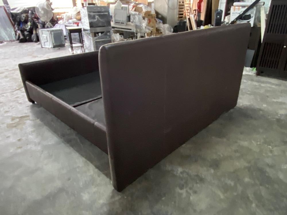 HARVEY NORMAN Leather King Bed Frame Black Colour / Rangka Katil King Kulit HARVEY NORMAN Warna