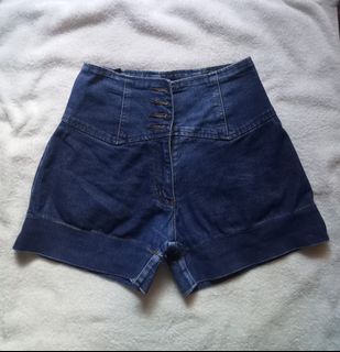 (Category: ) located in . Submitted by her_wardrobeee (Listing ID 1189952913, Image 1). Description: .