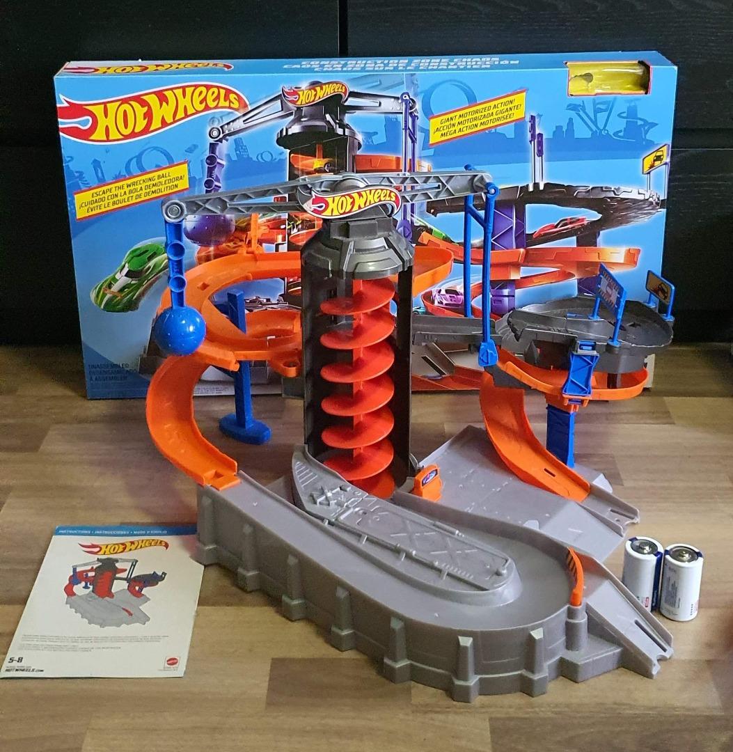 Hot wheels construction zone chaos playset top