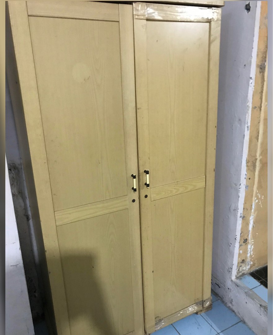 Lemari 2 Pintu fix price, Home & Furniture on Carousell