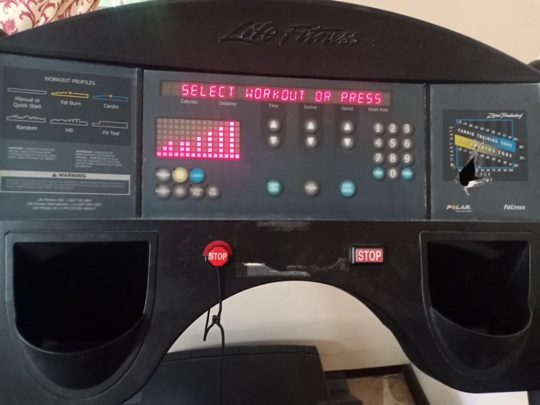 Super Heavy Duty Life Fitness 9500HR Treadmill, Sports Equipment