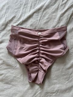 (Category: ) located in . Submitted by chopsticks.only (Listing ID 1189949935, Image 1). Description: .