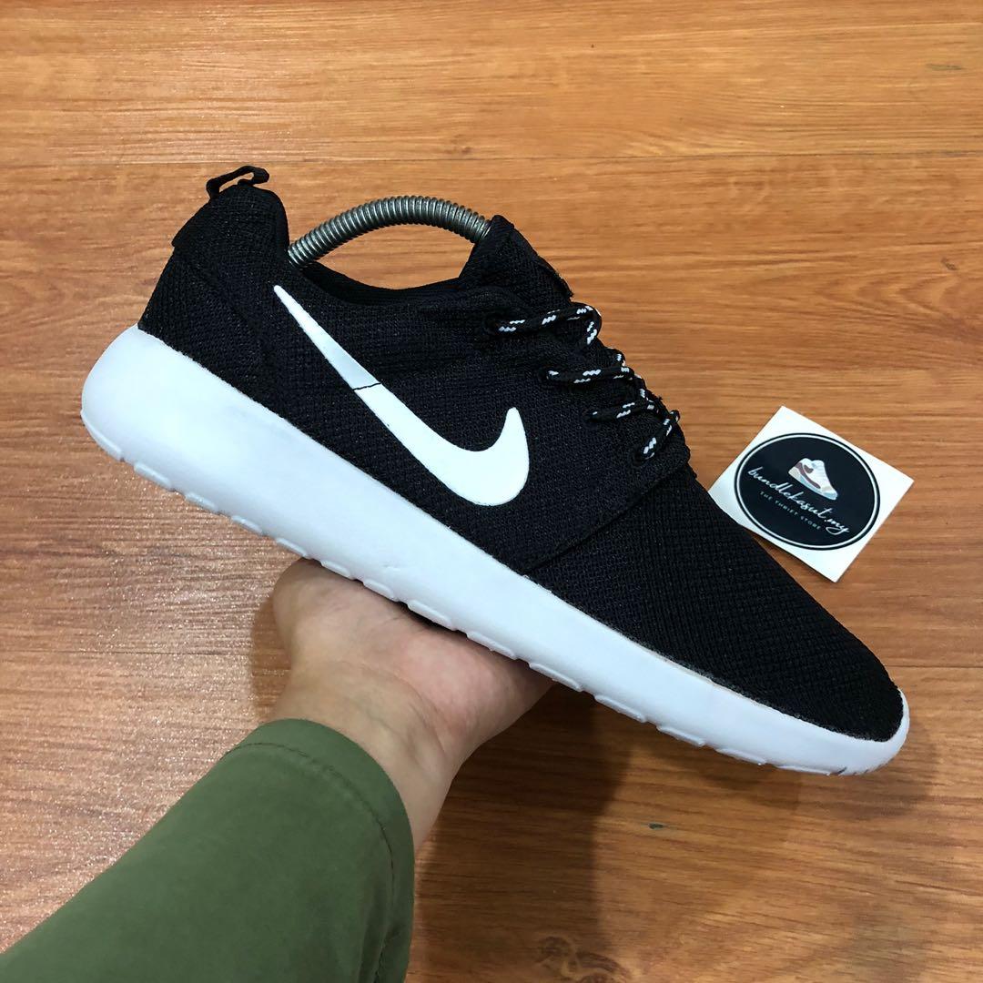 Nike roshe run (11uk), Men's Fashion, Footwear, Sneakers on Carousell