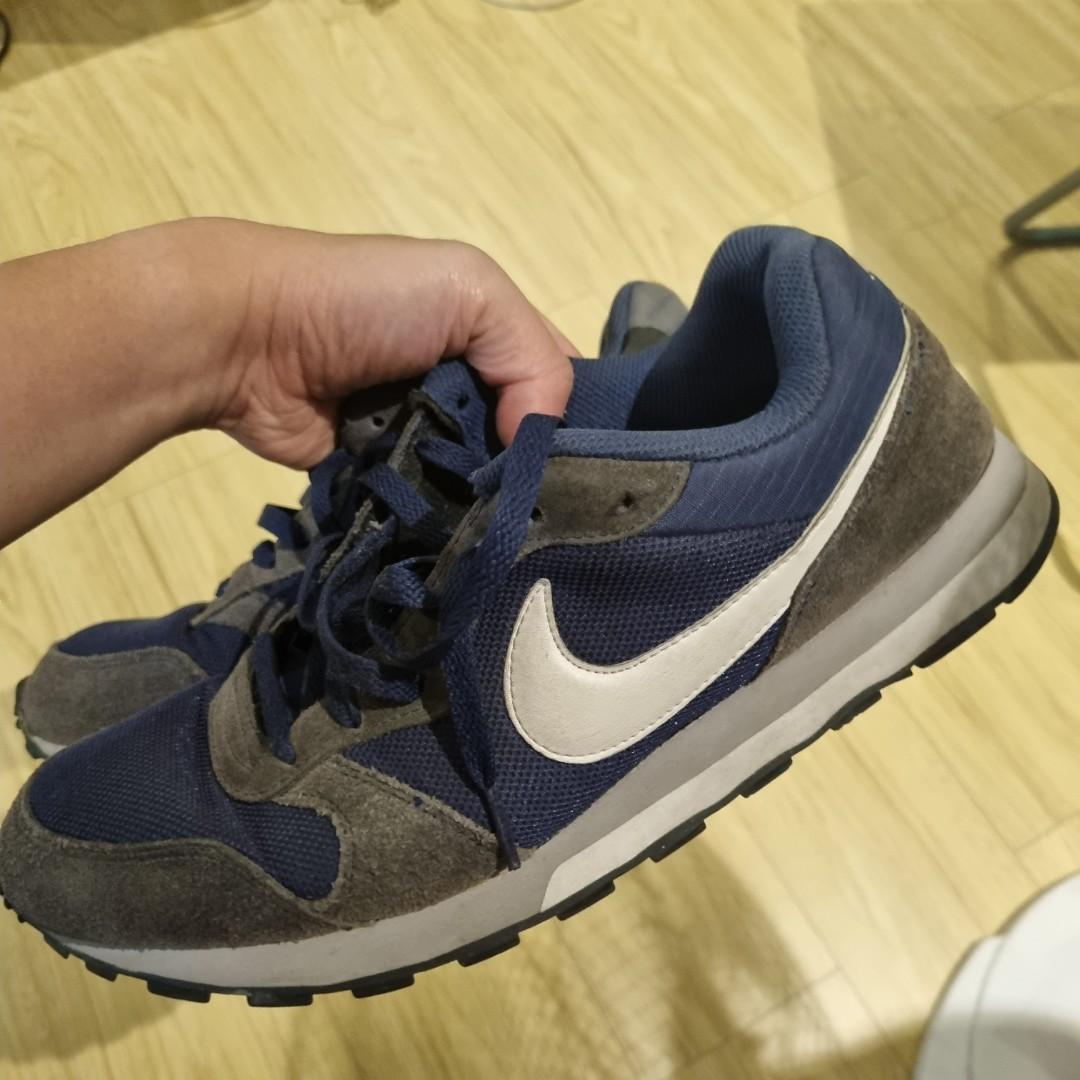 valiant nike trainers