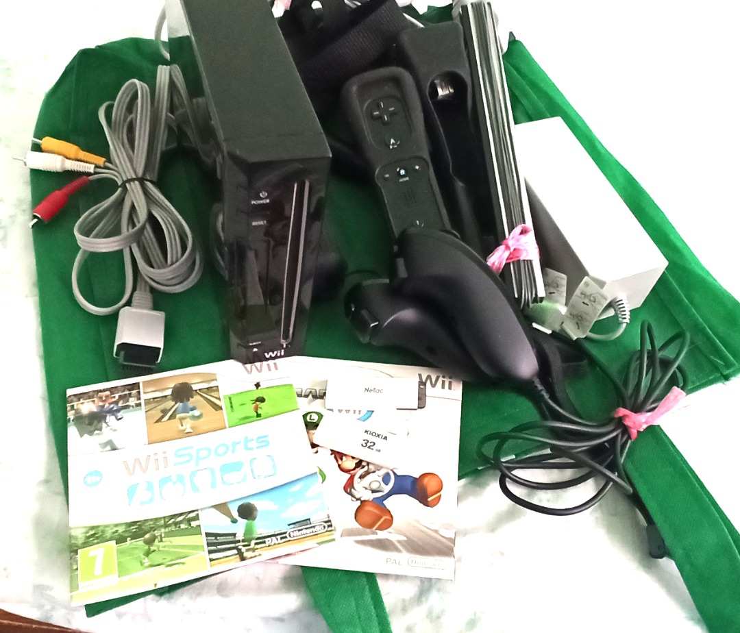 Nintendo Wii console set - all working, Video Gaming, Video Game ...
