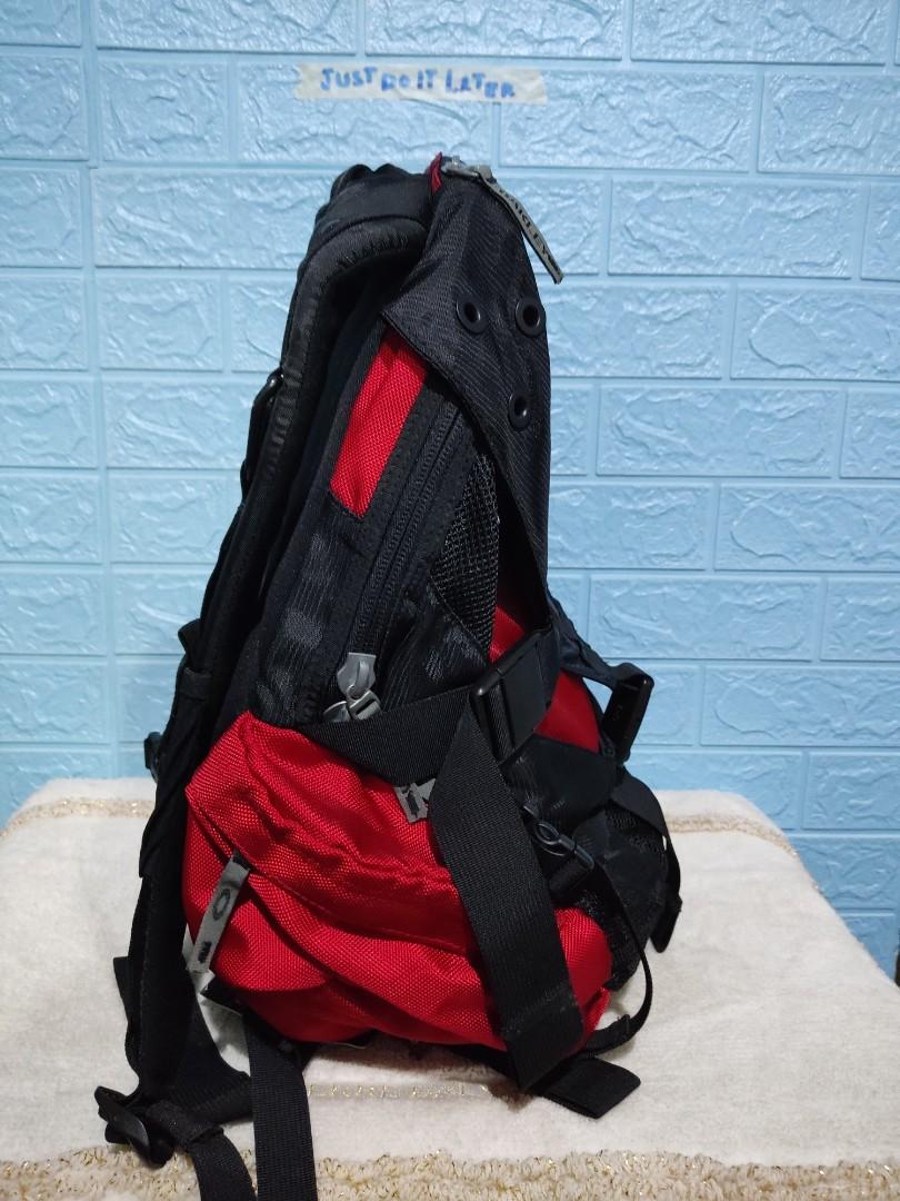 Oakley Icon Backpack 3.0, Men's Fashion, Bags, Backpacks on Carousell