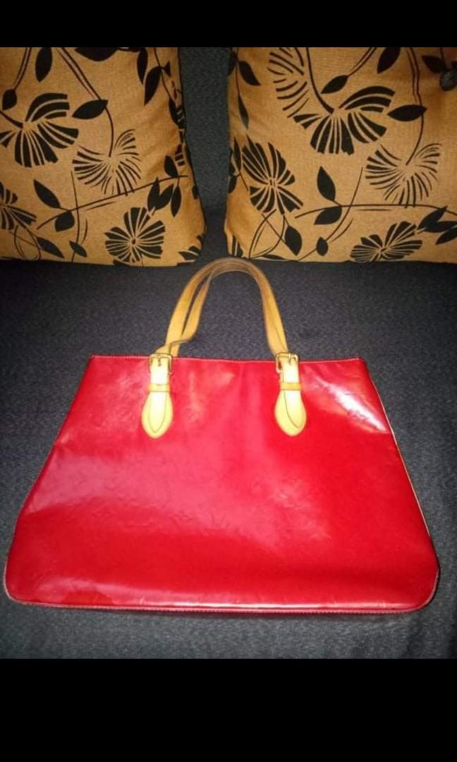 LOUIS VUITTON Brentwood Shoulder Bag Monogram Vernis Red M91989 35YB375