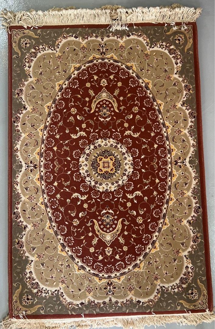 Persian machine made carpet 500 knots, Furniture & Home Living