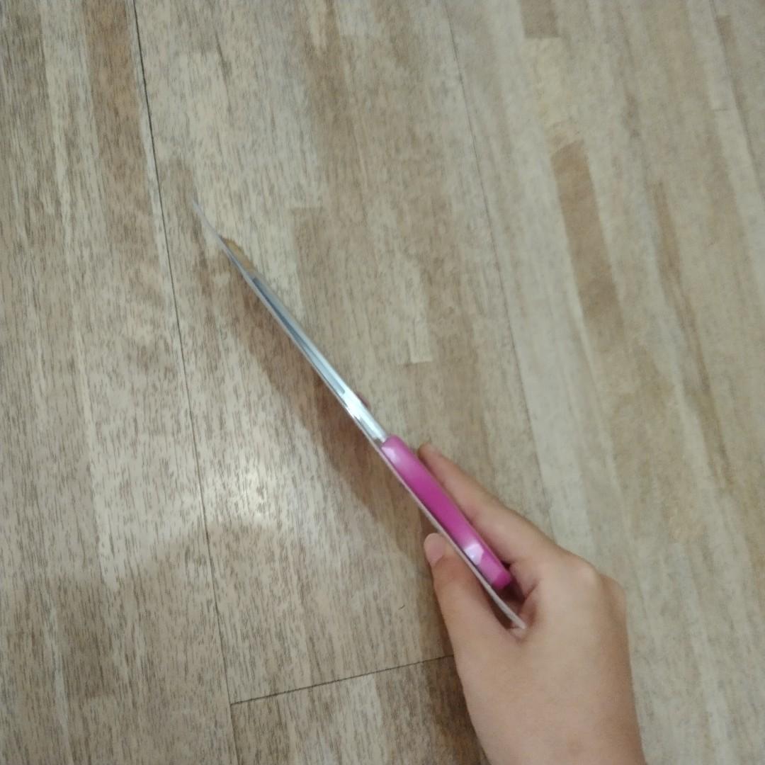 Plus scissors (Category: Stationery & School Supplies) located in Singapore. Submitted by bsiskrd (Listing ID 1190121115, Image 2). Description: brand new pink plus scissors -> unopened packaging.