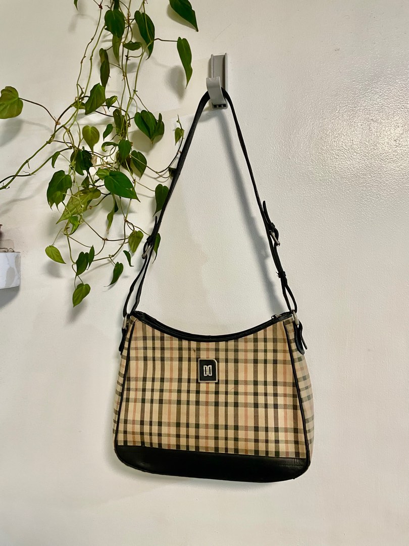 daks shoulder bag