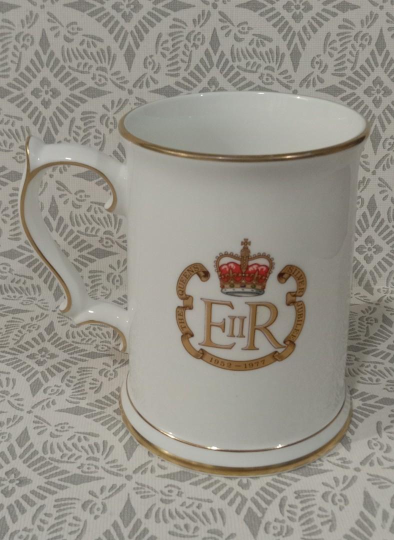 Queen Elizabeth II Silver Jubilee 1977 Souvenir Royal Grafton