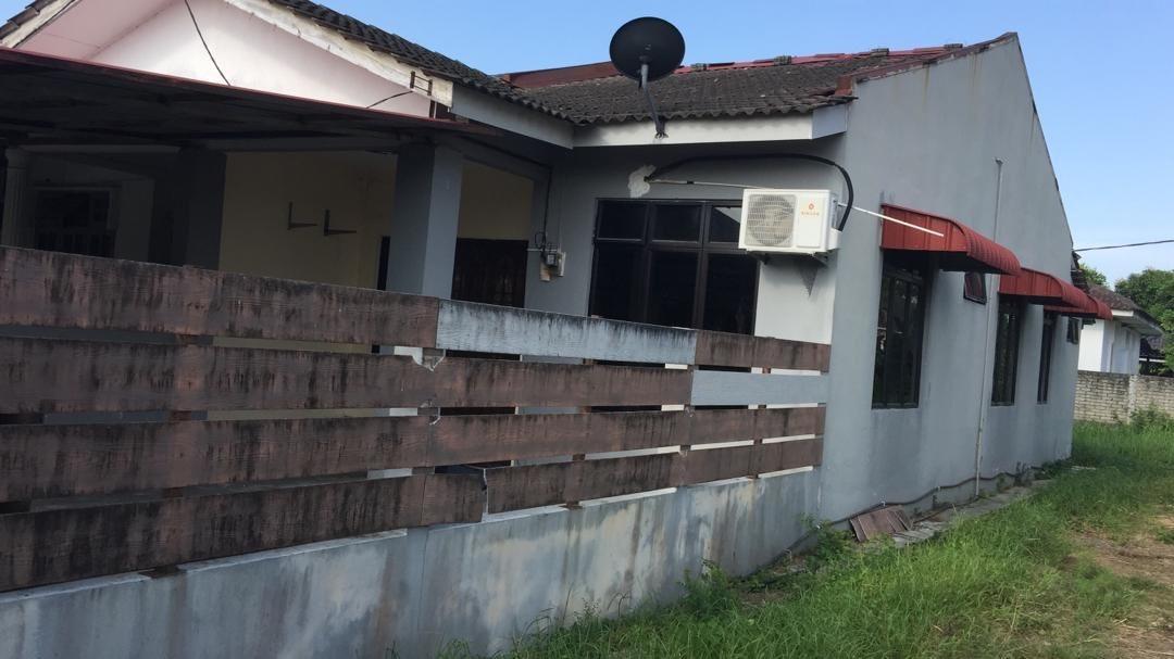 Rumah setingkat teres end lot, Property, For Sale on Carousell